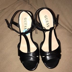 Size 6 Guess Heels New with no tags